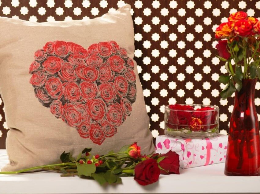 Top 55 Valentine's Day Gifts for Her 2021